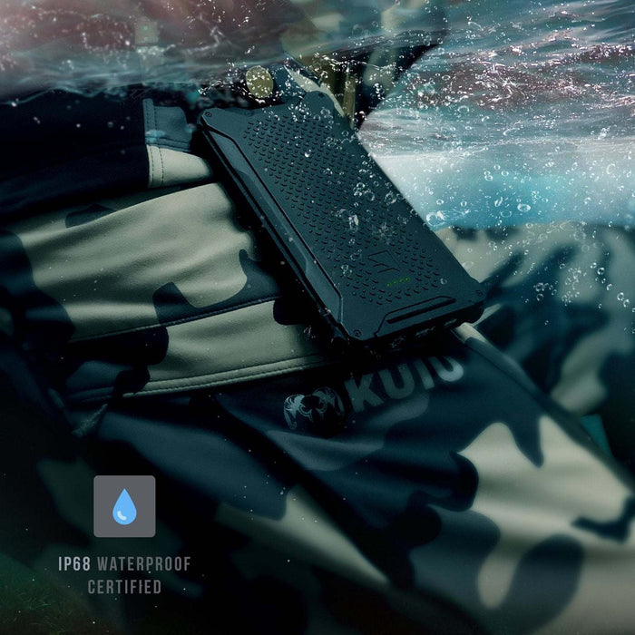 Batterie externe portable Poseidon Pro 10 200 mAh - Noir étanche waterproof mise en situation