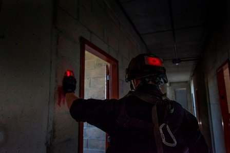 Pad de marquage autoadhésif VisiPad - 10h - Rouge - Cyalume Mission soldat couloir maison